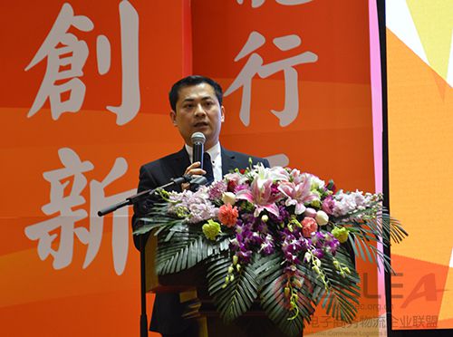 饒董事長(zhǎng)對(duì)龍邦發(fā)展進(jìn)行規(guī)劃部署 副本副本.jpg