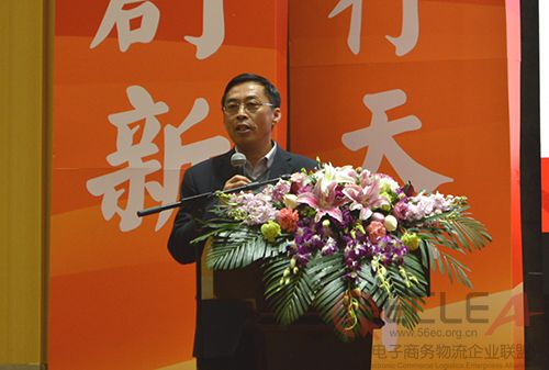 江蘇省大豐市白駒鎮(zhèn)鎮(zhèn)長(zhǎng)王志健先生介紹了龍邦在當(dāng)?shù)赝顿Y物流園區(qū)的建設(shè)情況,，并表示地方政府將以一流的服務(wù)支持龍邦物流園項(xiàng)目 副本副本.jpg